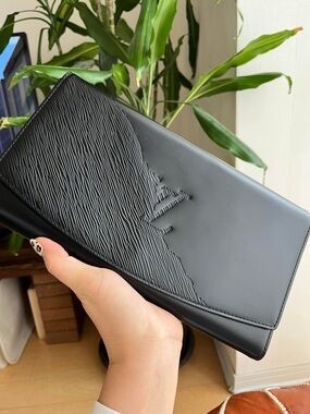 Louis Vuitton Opera Egee Pochette